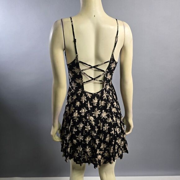 En creme small dress R8 - Picture 3 of 4